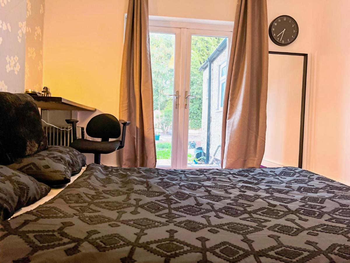Wolves Living Bed & Breakfast Bushbury Ngoại thất bức ảnh