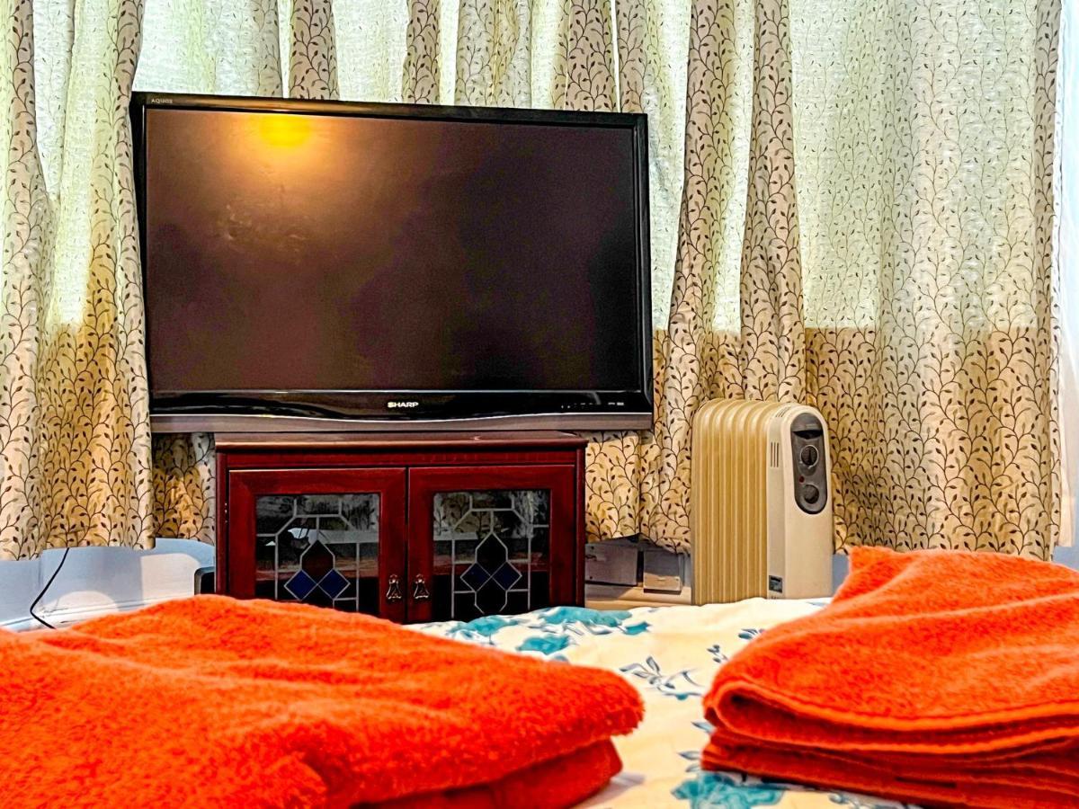 Wolves Living Bed & Breakfast Bushbury Ngoại thất bức ảnh